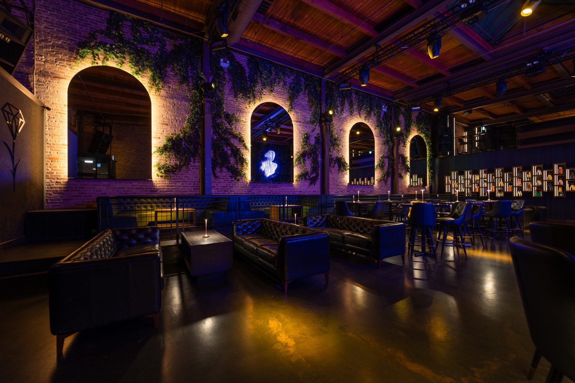 Arched brick lounge